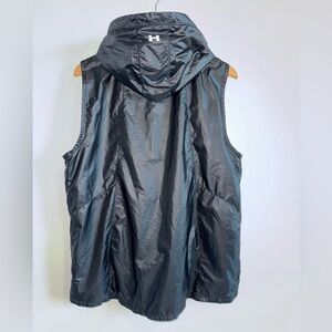 Women’s large under Armour running vest, lightweight black